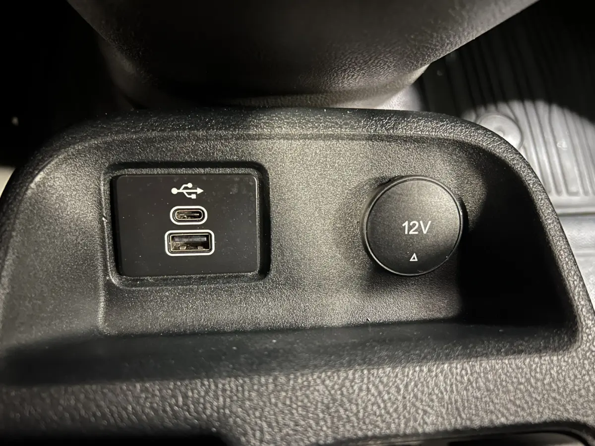 1.5 EcoBlue L2 Sport Trekhaak | LM Velgen 17" | Cruise Control | Voorstoelen Verwarmd | Voorruit Verwarmd | Airco | PDC Achter |