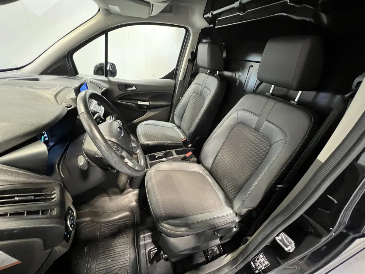 1.5 EcoBlue L2 Sport Trekhaak | LM Velgen 17" | Cruise Control | Voorstoelen Verwarmd | Voorruit Verwarmd | Airco | PDC Achter |