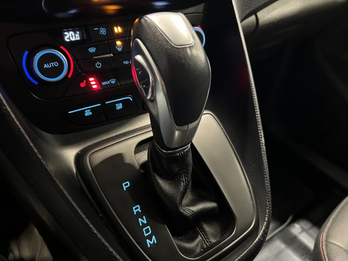 1.5 EcoBlue L2 Sport Trekhaak | LM Velgen 17" | Cruise Control | Voorstoelen Verwarmd | Voorruit Verwarmd | Airco | PDC Achter |