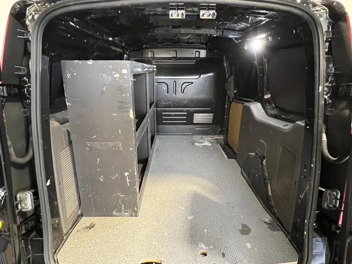 1.5 EcoBlue L2 Sport Trekhaak | LM Velgen 17" | Cruise Control | Voorstoelen Verwarmd | Voorruit Verwarmd | Airco | PDC Achter |