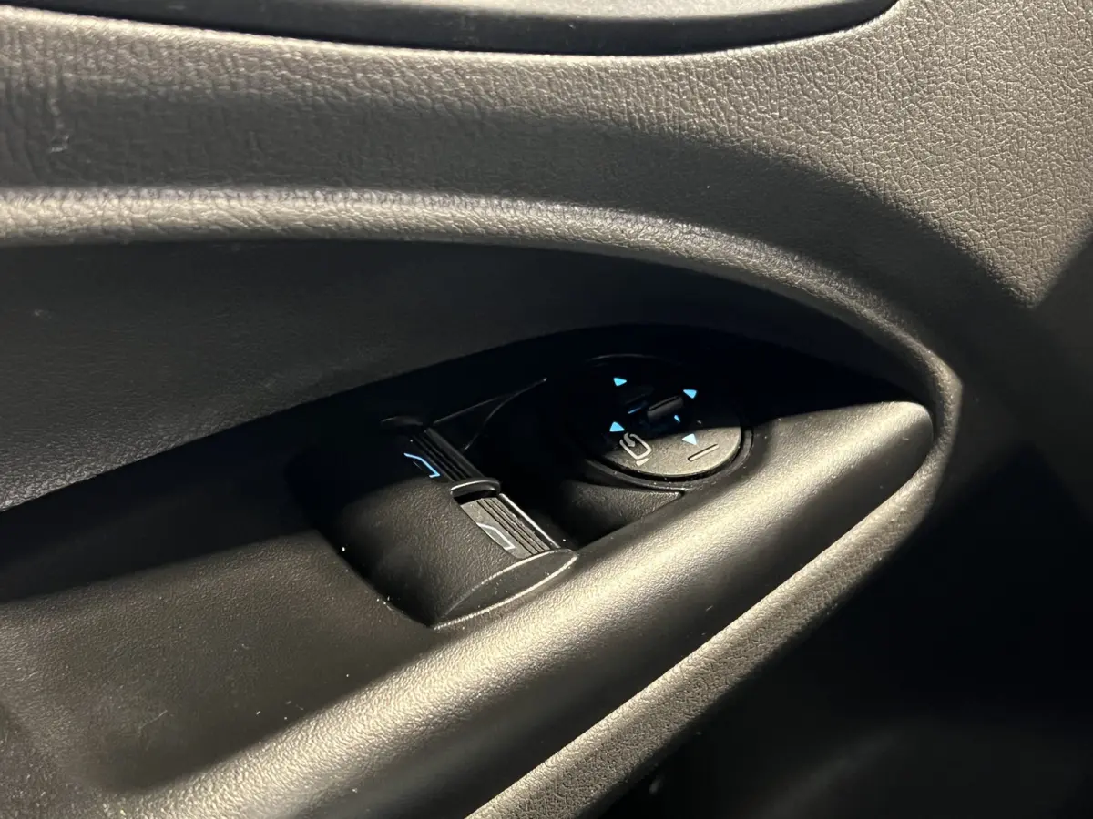 1.5 EcoBlue L2 Sport Trekhaak | LM Velgen 17" | Cruise Control | Voorstoelen Verwarmd | Voorruit Verwarmd | Airco | PDC Achter |
