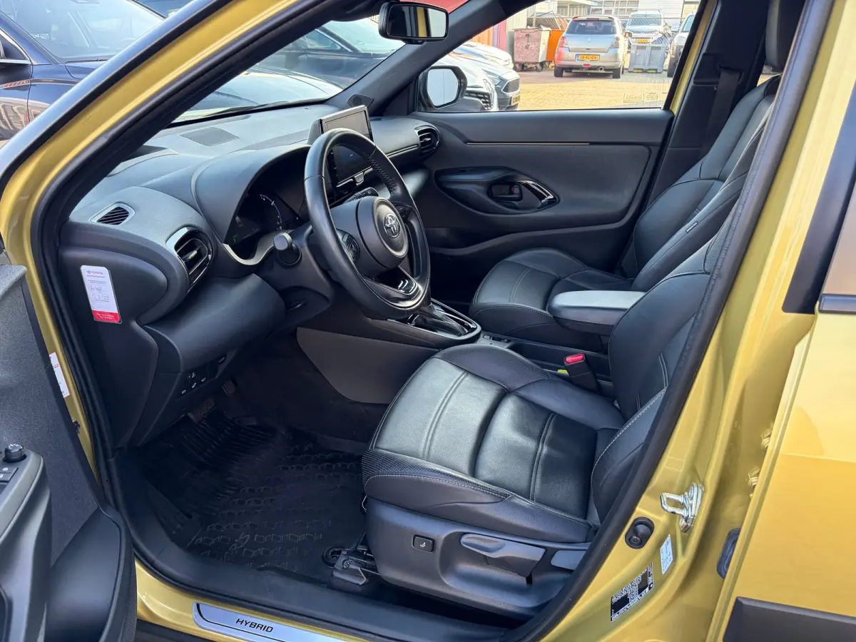 1.5 Hybrid Launch Edition | Achteruitrijcamera standaard | Airco (automatisch) | Lichtmetalen velgen 18"