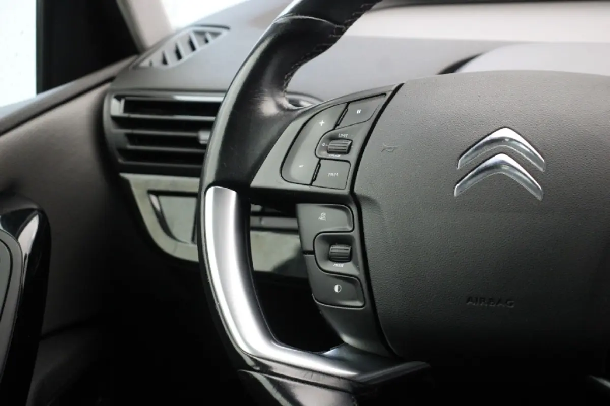 1.2 PureTech Feel 7 Persoons - Trekhaak, Carplay, Navi, Cruise