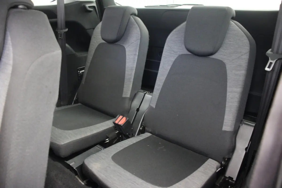 1.2 PureTech Feel 7 Persoons - Trekhaak, Carplay, Navi, Cruise