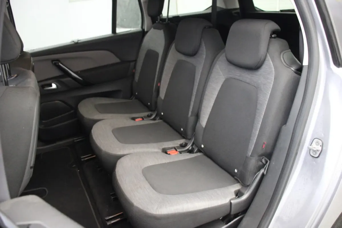 1.2 PureTech Feel 7 Persoons - Trekhaak, Carplay, Navi, Cruise