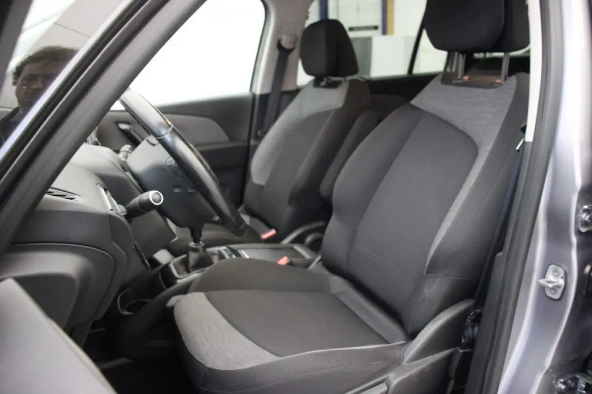 1.2 PureTech Feel 7 Persoons - Trekhaak, Carplay, Navi, Cruise