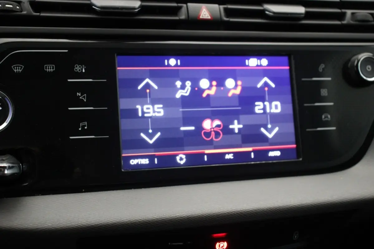 1.2 PureTech Feel 7 Persoons - Trekhaak, Carplay, Navi, Cruise