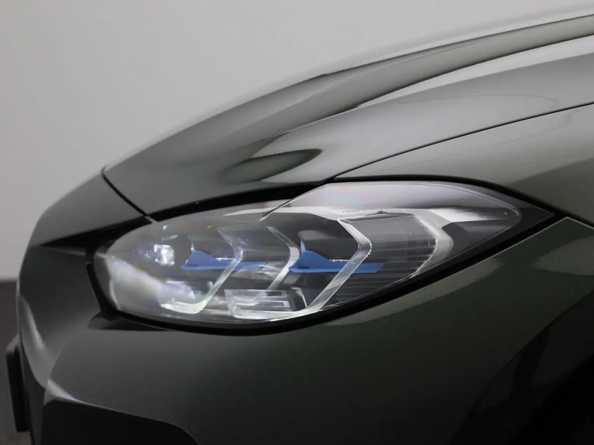 eDrive40 High Executive 84 kWh | ACHTERUITRIJCAMERA | HEAD-UP | ELEKTRISCHE KOFFERKLEP | STOELVERWARMING | APPLE CARPLAY - ANDROID AUTO | ADAPTIVE CRUISE CONTROL |