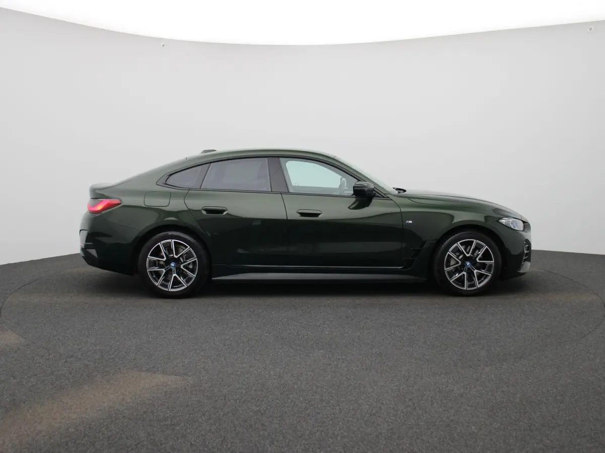 eDrive40 High Executive 84 kWh | WORDT VERWACHT | ACHTERUITRIJCAMERA | HEAD-UP | ELEKTRISCHE KOFFERKLEP | STOELVERWARMING | APPLE CARPLAY - ANDROID AUTO | ADAPTIVE CRUISE CONTROL |