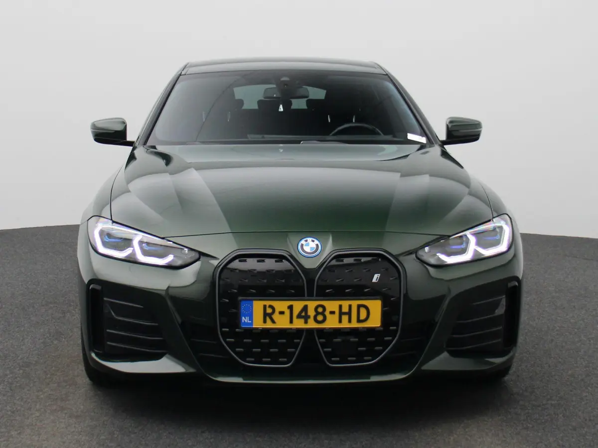 eDrive40 High Executive 84 kWh | WORDT VERWACHT | ACHTERUITRIJCAMERA | HEAD-UP | ELEKTRISCHE KOFFERKLEP | STOELVERWARMING | APPLE CARPLAY - ANDROID AUTO | ADAPTIVE CRUISE CONTROL |