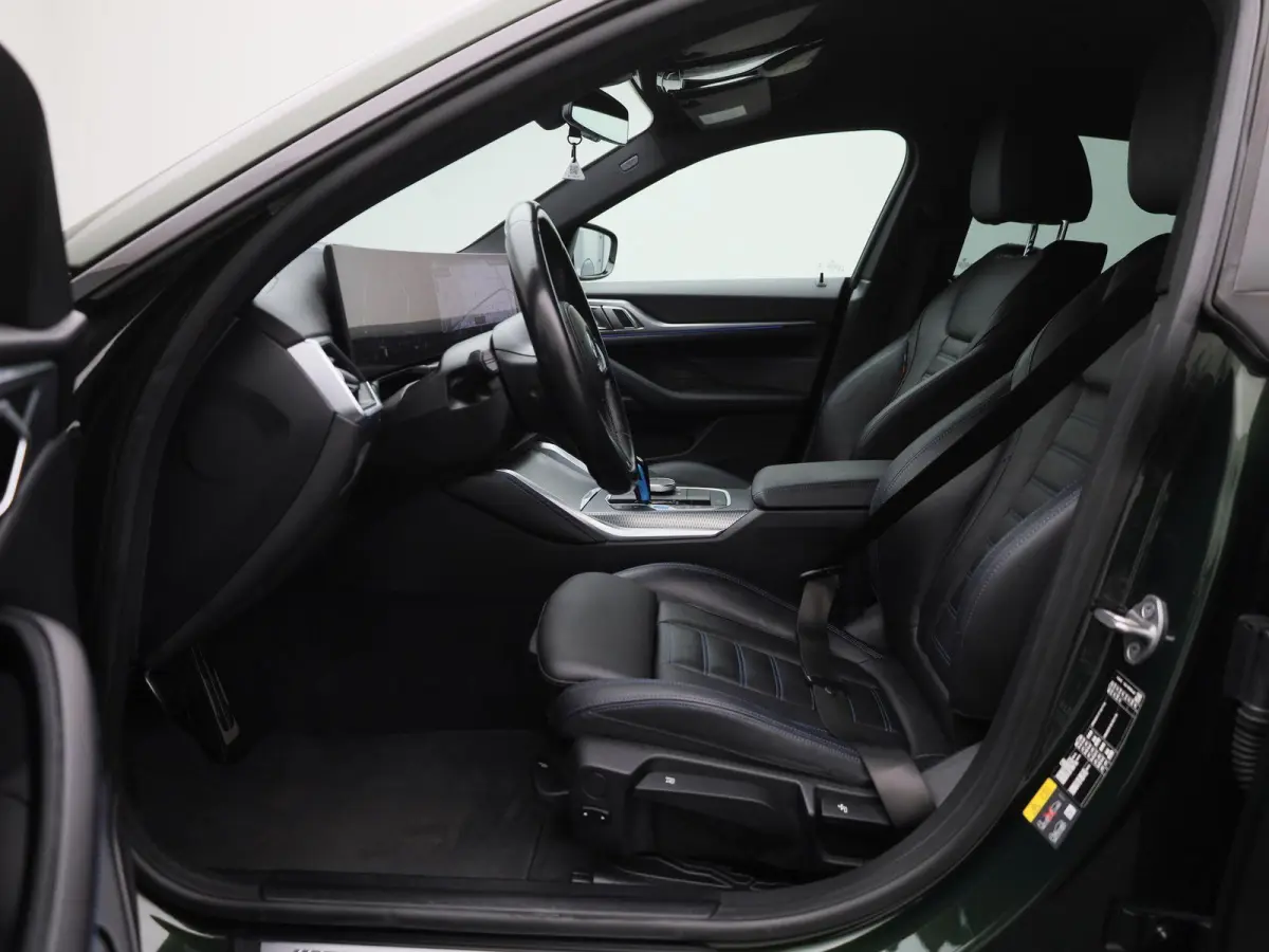 eDrive40 High Executive 84 kWh | ACHTERUITRIJCAMERA | HEAD-UP | ELEKTRISCHE KOFFERKLEP | STOELVERWARMING | APPLE CARPLAY - ANDROID AUTO | ADAPTIVE CRUISE CONTROL |