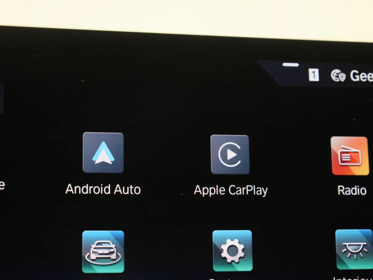 eDrive40 High Executive 84 kWh | ACHTERUITRIJCAMERA | HEAD-UP | ELEKTRISCHE KOFFERKLEP | STOELVERWARMING | APPLE CARPLAY - ANDROID AUTO | ADAPTIVE CRUISE CONTROL |