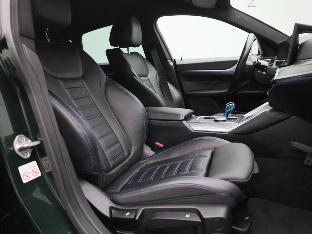 eDrive40 High Executive 84 kWh | ACHTERUITRIJCAMERA | HEAD-UP | ELEKTRISCHE KOFFERKLEP | STOELVERWARMING | APPLE CARPLAY - ANDROID AUTO | ADAPTIVE CRUISE CONTROL |