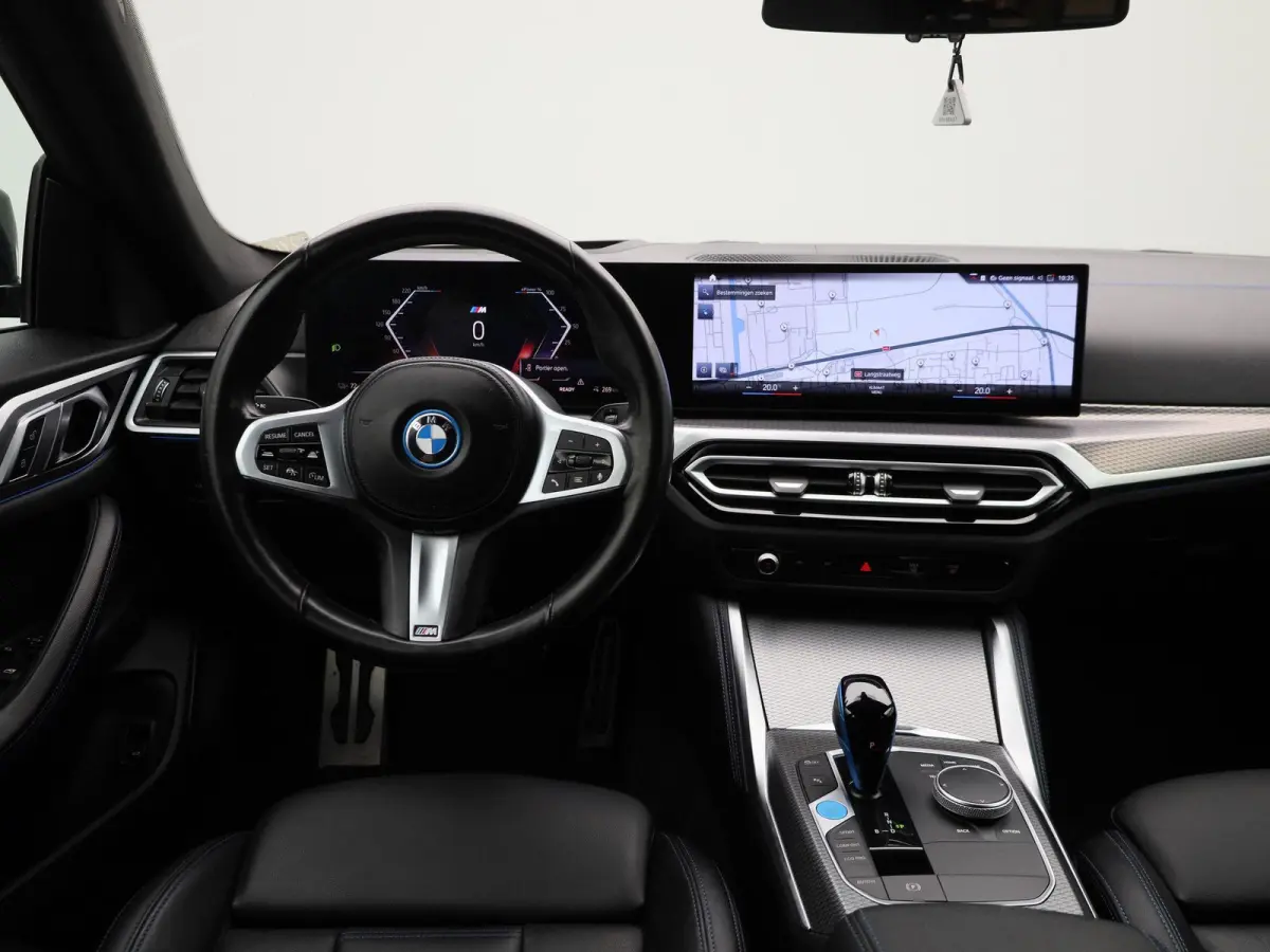 eDrive40 High Executive 84 kWh | WORDT VERWACHT | ACHTERUITRIJCAMERA | HEAD-UP | ELEKTRISCHE KOFFERKLEP | STOELVERWARMING | APPLE CARPLAY - ANDROID AUTO | ADAPTIVE CRUISE CONTROL |