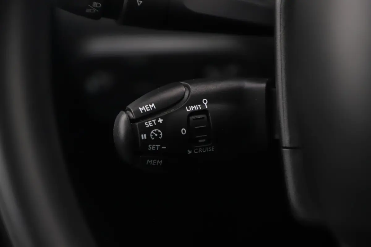 1.2 PureTech Feel Navigatie Carplay Android Climate Cruise Control Rijstrooksensor Parkeersensor