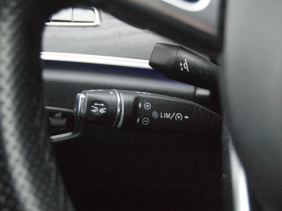 200 Prestige Plus AMG | Widescreen Display | AMG-Pakket | Burmester | Sfeerverlichting | Camera | Stoelmemory | Apple Carplay |
