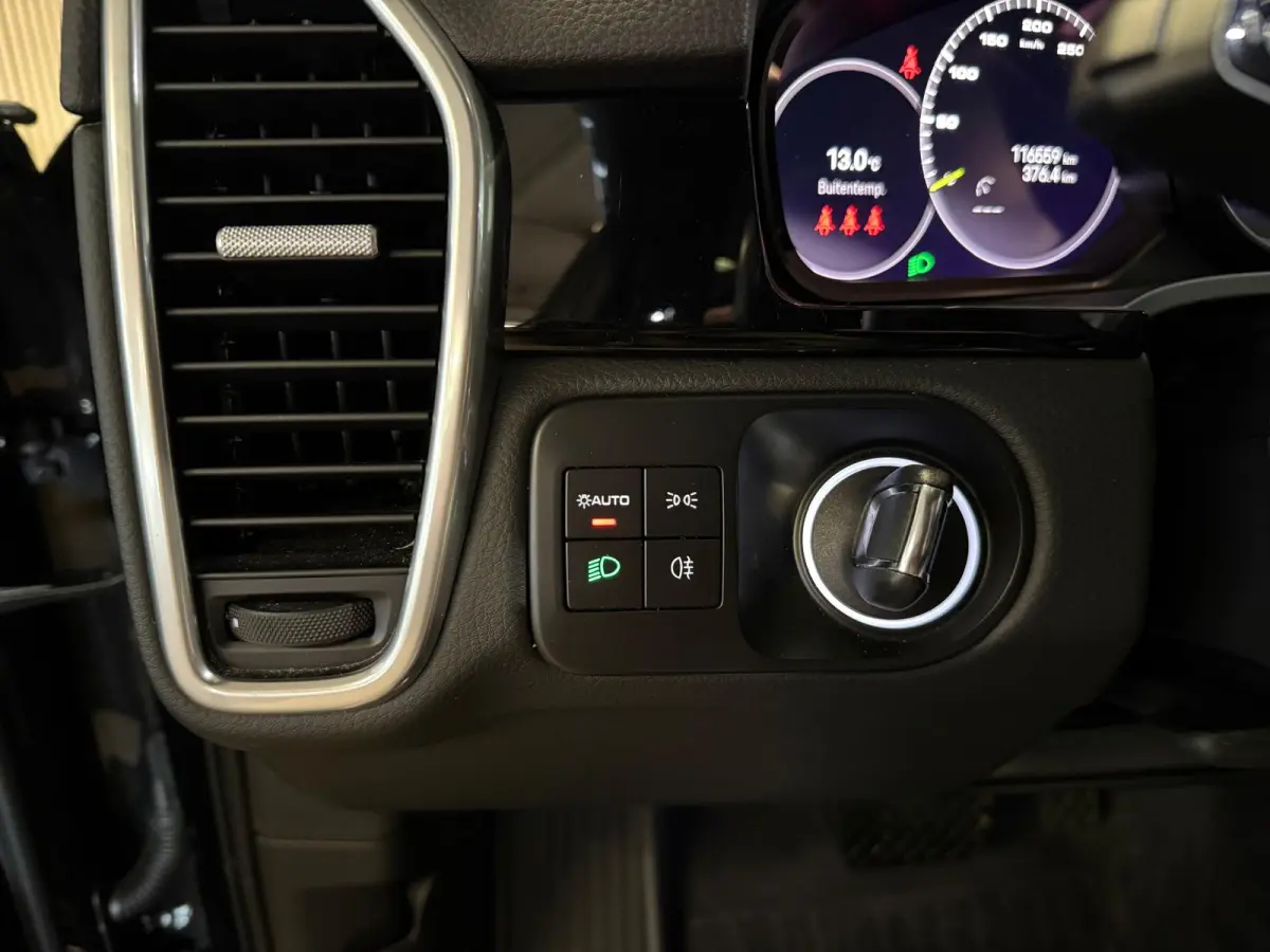 3.0 E-Hybrid SPORT DESIGN-LUCHTVERING-PANORAMA-SPORT CHRONO-COMPLEET