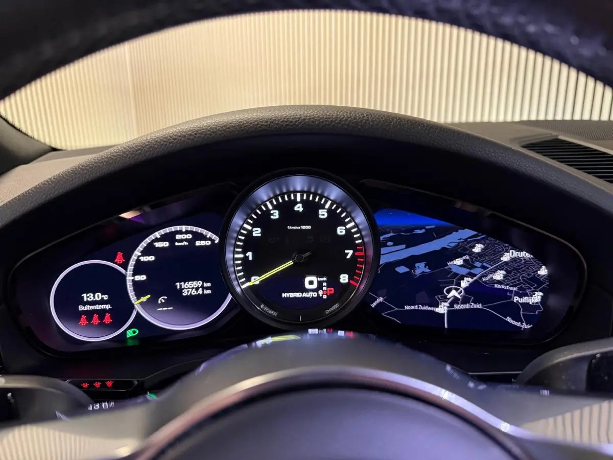 3.0 E-Hybrid SPORT DESIGN-LUCHTVERING-PANORAMA-SPORT CHRONO-COMPLEET