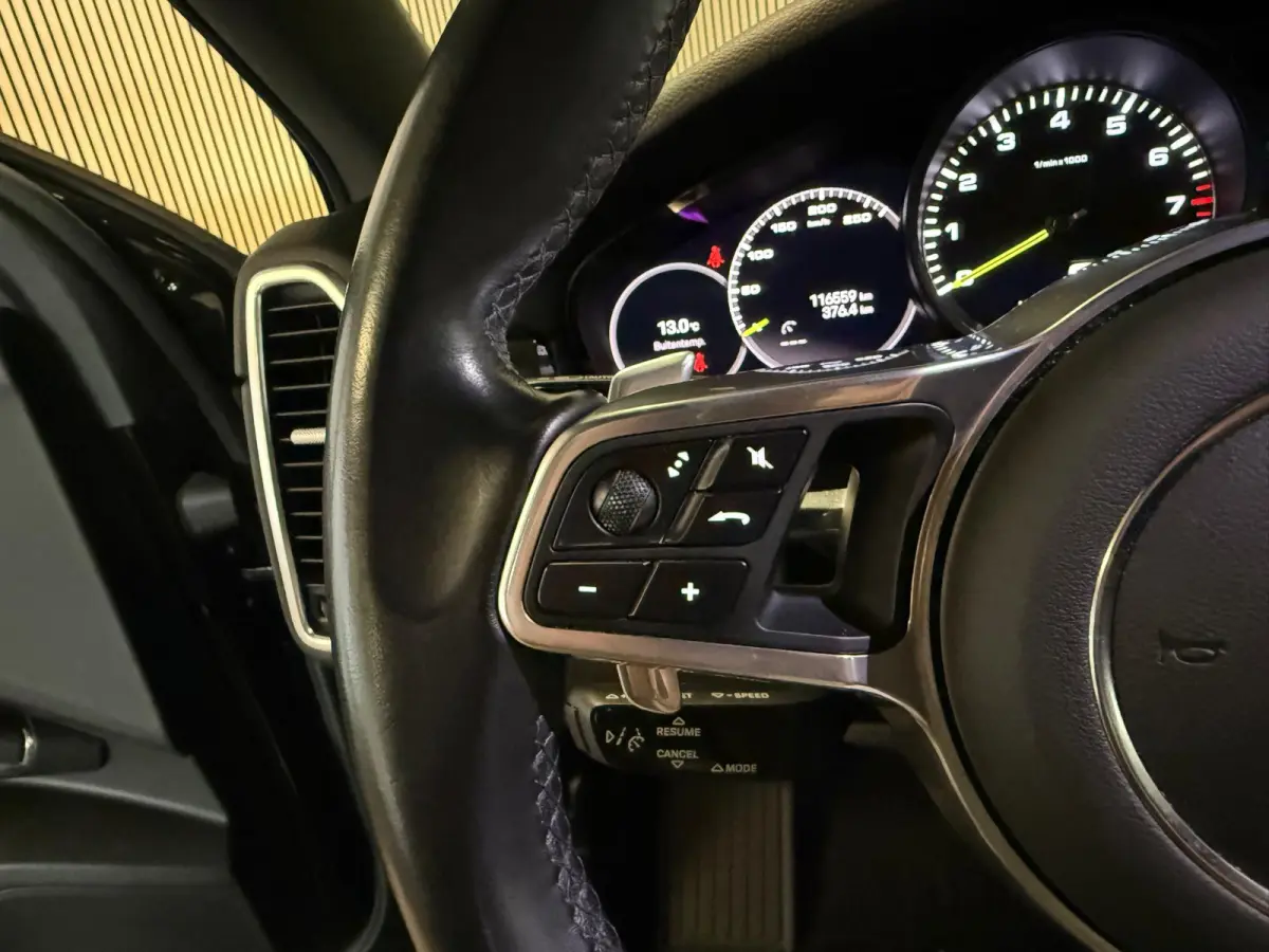 3.0 E-Hybrid SPORT DESIGN-LUCHTVERING-PANORAMA-SPORT CHRONO-COMPLEET