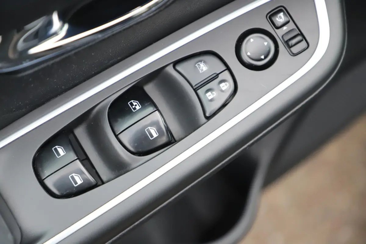 1.0 IG-T N-Sport Black Edition 101PK 17 inch LMV Half Leder Navigatie Achteruitrijcamera Clima Cruise