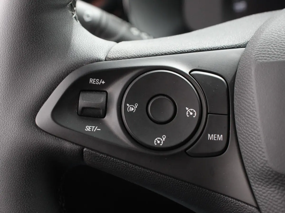 1.2 Turbo 100pk GS Nieuw model!  Navigatie Apple Carplay/Android Auto Airco Camera Parkeer sensoren Cruise Control Lichtmetalen Velgen