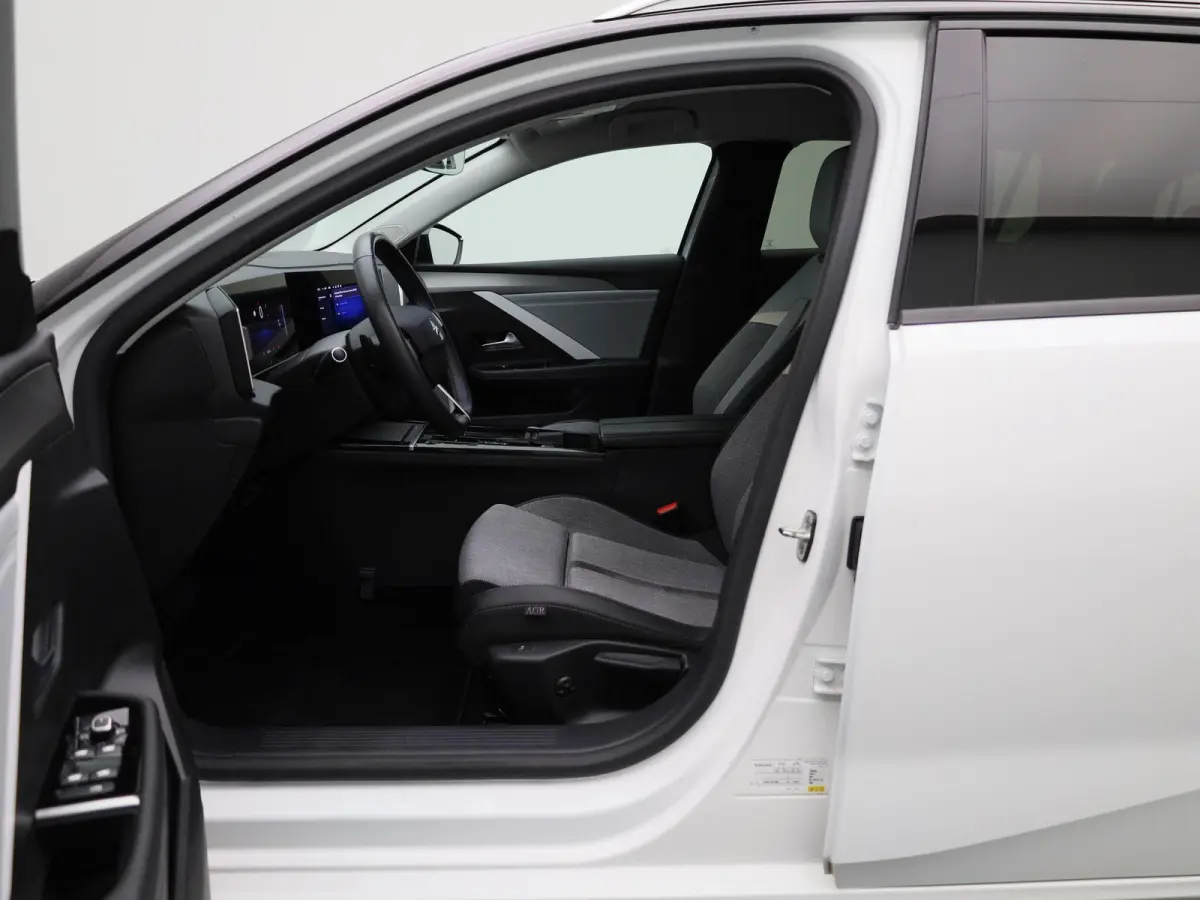 1.2 Business Elegance | WORDT VERWACHT | AUTOMAAT | ACHTERUITRIJCAMERA | APPLE CARPLAY - ANDROID AUTO | STOELVERWARMING | STUURWIELVERWARMING | CLIMATE CONTROL | ADAPTIVE CRUISE CONTROL |