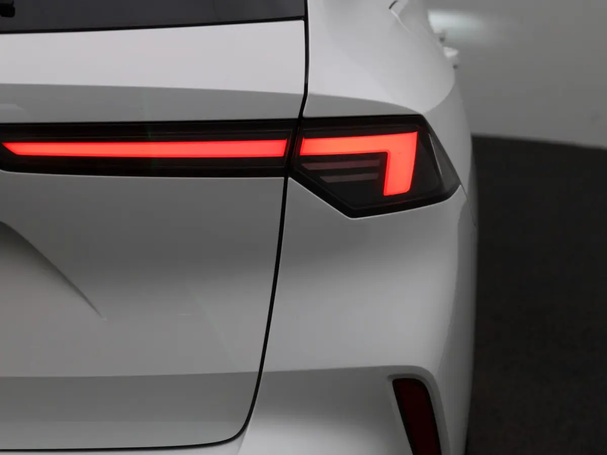 1.2 Business Elegance | WORDT VERWACHT | AUTOMAAT | ACHTERUITRIJCAMERA | APPLE CARPLAY - ANDROID AUTO | STOELVERWARMING | STUURWIELVERWARMING | CLIMATE CONTROL | ADAPTIVE CRUISE CONTROL |