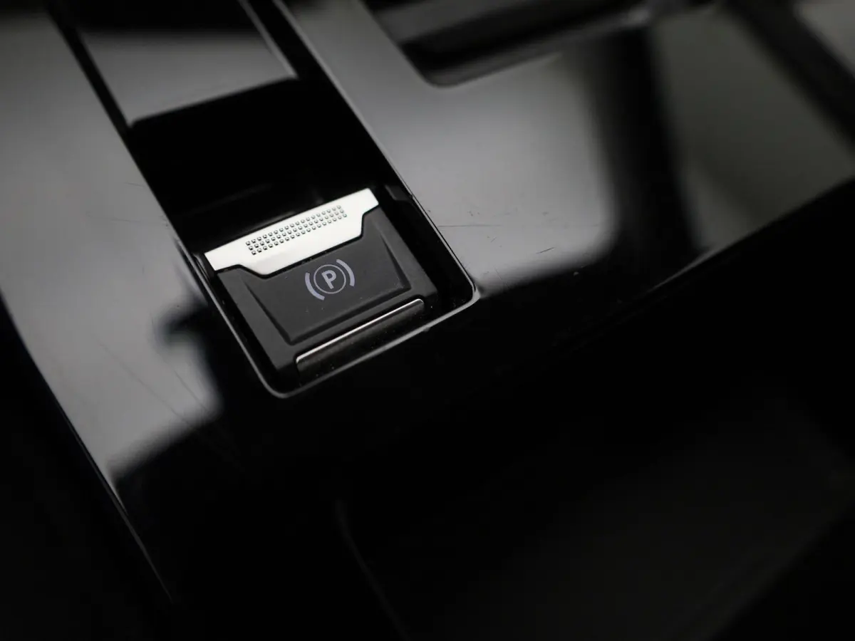 1.2 Business Elegance | WORDT VERWACHT | AUTOMAAT | ACHTERUITRIJCAMERA | APPLE CARPLAY - ANDROID AUTO | STOELVERWARMING | STUURWIELVERWARMING | CLIMATE CONTROL | ADAPTIVE CRUISE CONTROL |