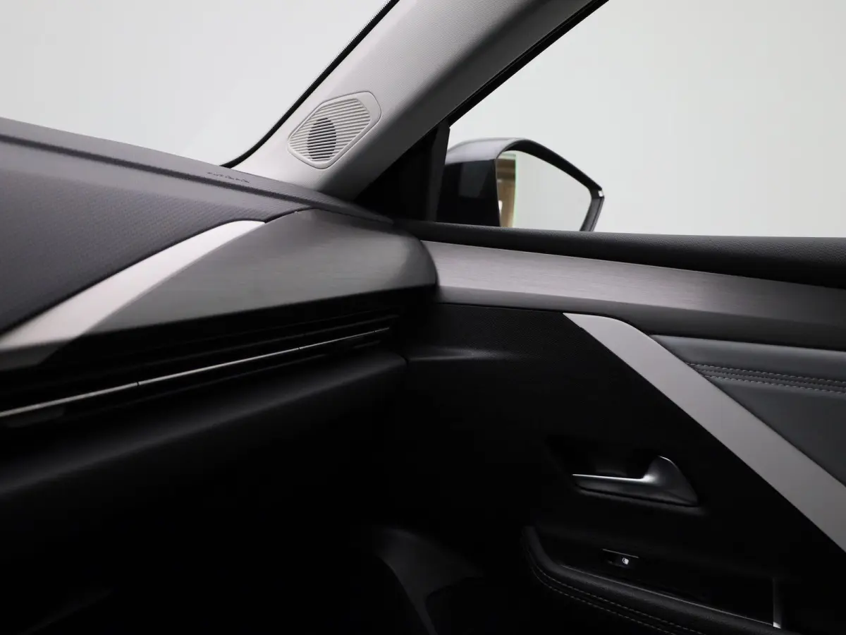 1.2 Business Elegance | WORDT VERWACHT | AUTOMAAT | ACHTERUITRIJCAMERA | APPLE CARPLAY - ANDROID AUTO | STOELVERWARMING | STUURWIELVERWARMING | CLIMATE CONTROL | ADAPTIVE CRUISE CONTROL |