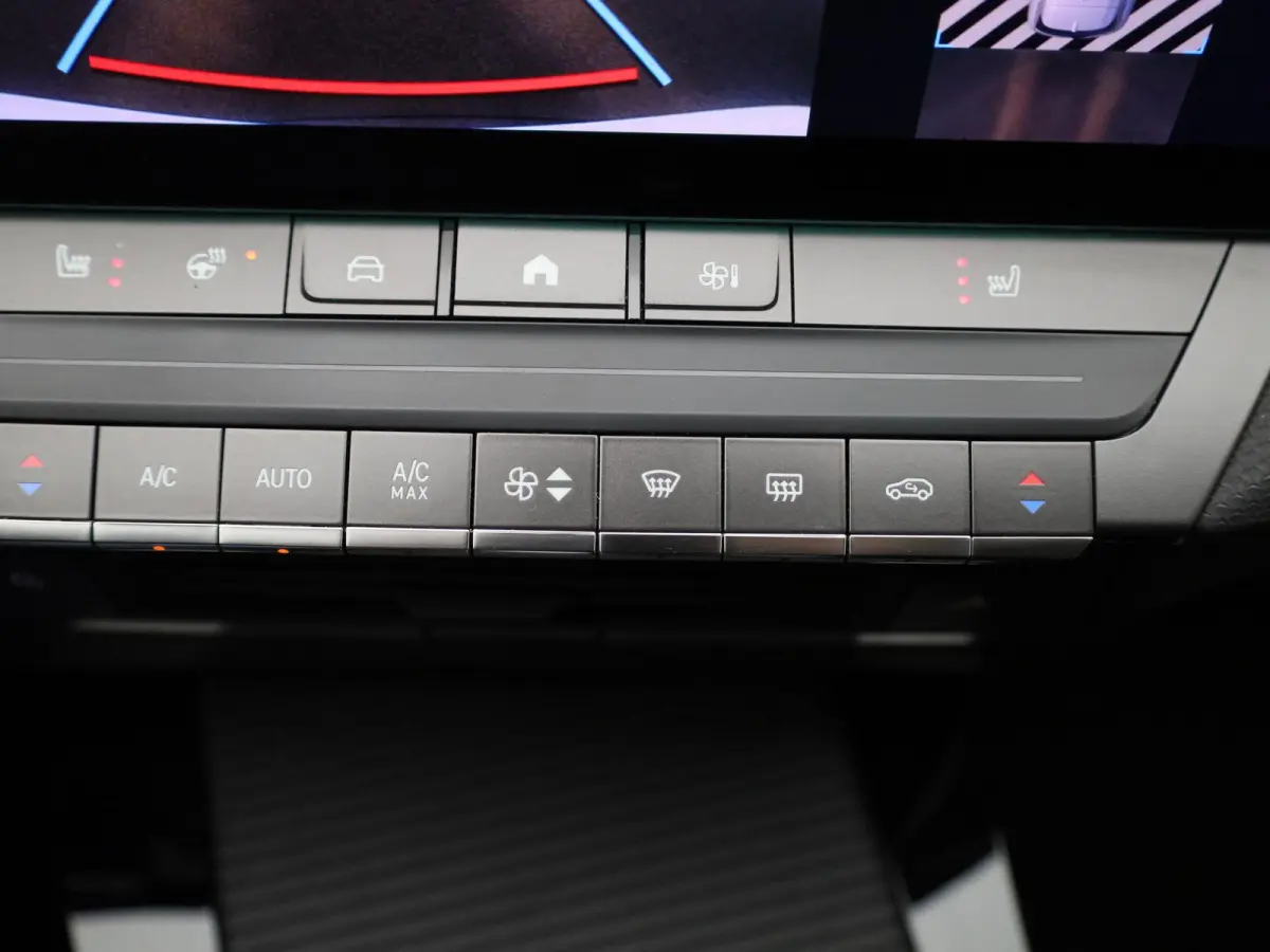 1.2 Business Elegance | WORDT VERWACHT | AUTOMAAT | ACHTERUITRIJCAMERA | APPLE CARPLAY - ANDROID AUTO | STOELVERWARMING | STUURWIELVERWARMING | CLIMATE CONTROL | ADAPTIVE CRUISE CONTROL |