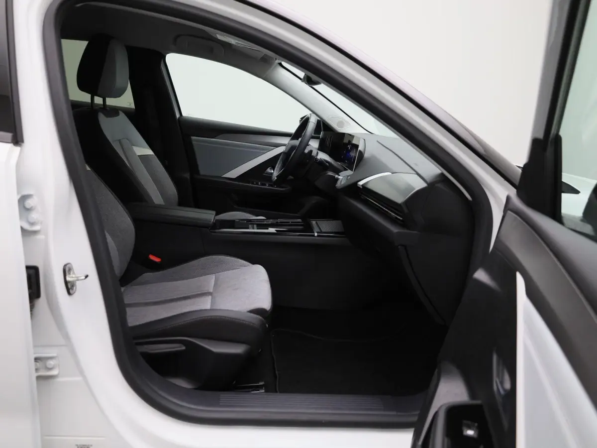 1.2 Business Elegance | WORDT VERWACHT | AUTOMAAT | ACHTERUITRIJCAMERA | APPLE CARPLAY - ANDROID AUTO | STOELVERWARMING | STUURWIELVERWARMING | CLIMATE CONTROL | ADAPTIVE CRUISE CONTROL |