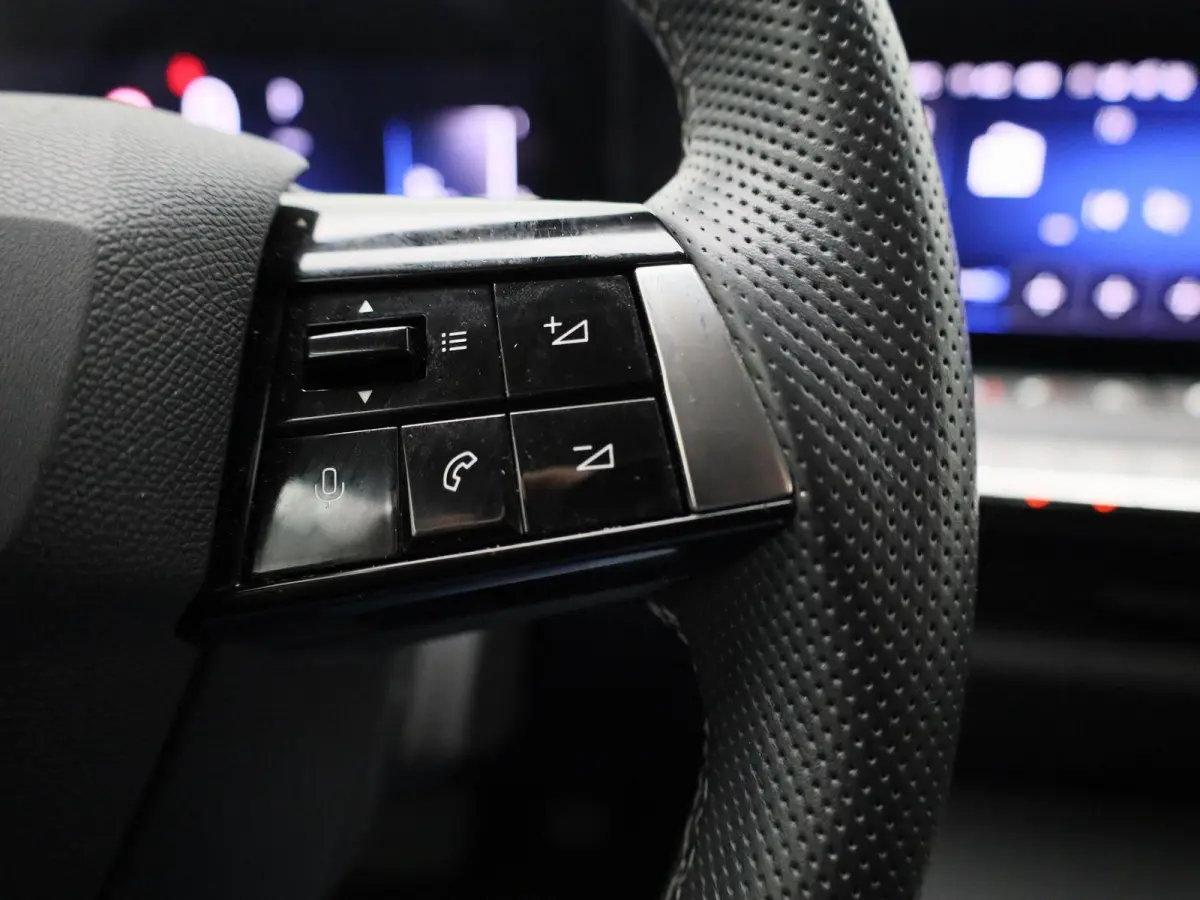 1.2 Business Elegance | WORDT VERWACHT | AUTOMAAT | ACHTERUITRIJCAMERA | APPLE CARPLAY - ANDROID AUTO | STOELVERWARMING | STUURWIELVERWARMING | CLIMATE CONTROL | ADAPTIVE CRUISE CONTROL |