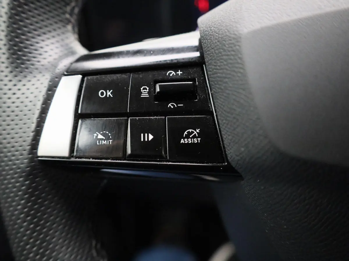 1.2 Business Elegance | WORDT VERWACHT | AUTOMAAT | ACHTERUITRIJCAMERA | APPLE CARPLAY - ANDROID AUTO | STOELVERWARMING | STUURWIELVERWARMING | CLIMATE CONTROL | ADAPTIVE CRUISE CONTROL |