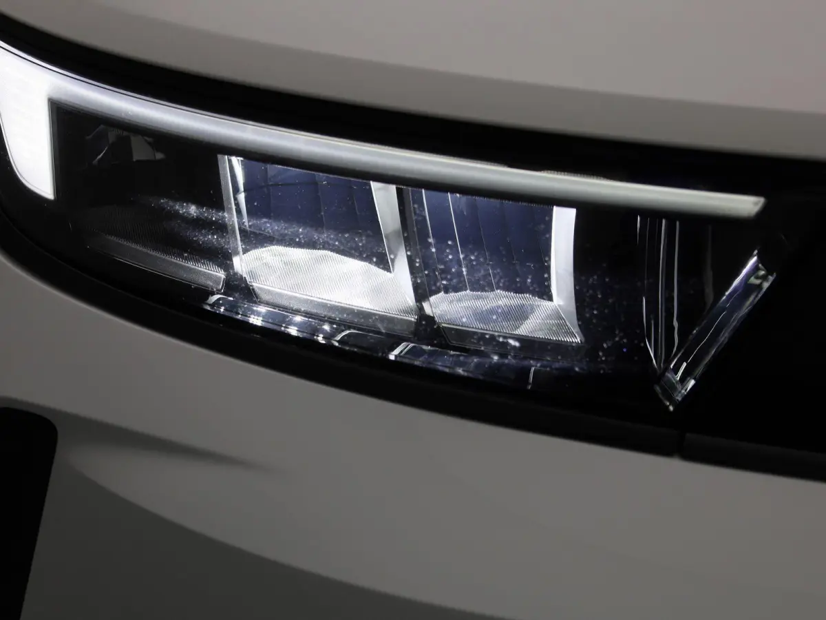 1.2 Business Elegance | WORDT VERWACHT | AUTOMAAT | ACHTERUITRIJCAMERA | APPLE CARPLAY - ANDROID AUTO | STOELVERWARMING | STUURWIELVERWARMING | CLIMATE CONTROL | ADAPTIVE CRUISE CONTROL |