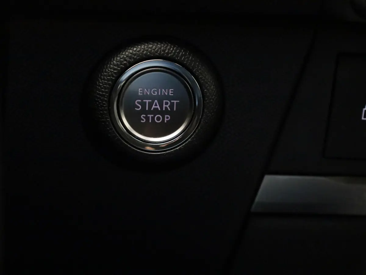 1.2 Business Elegance | WORDT VERWACHT | AUTOMAAT | ACHTERUITRIJCAMERA | APPLE CARPLAY - ANDROID AUTO | STOELVERWARMING | STUURWIELVERWARMING | CLIMATE CONTROL | ADAPTIVE CRUISE CONTROL |