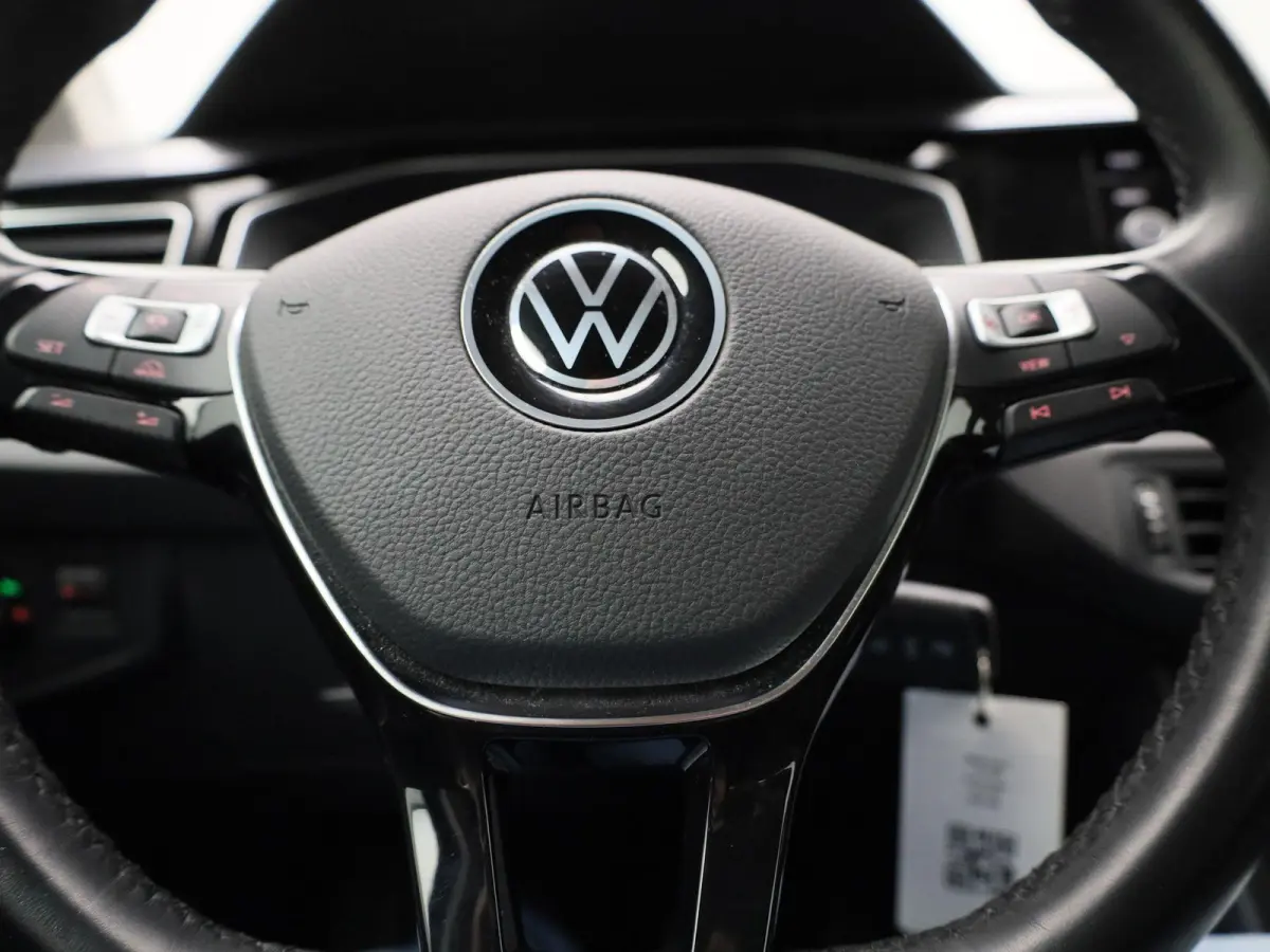 1.0 TSI Highline | WORDT VERWACHT | APPLE CARPLAY - ANDROID AUTO | CLIMATE CONTROL | NAVIGATIE | PARKEERSENSOREN | ADAPTIVE CRUISE CONTROL | LICHTMETALEN VELGEN |