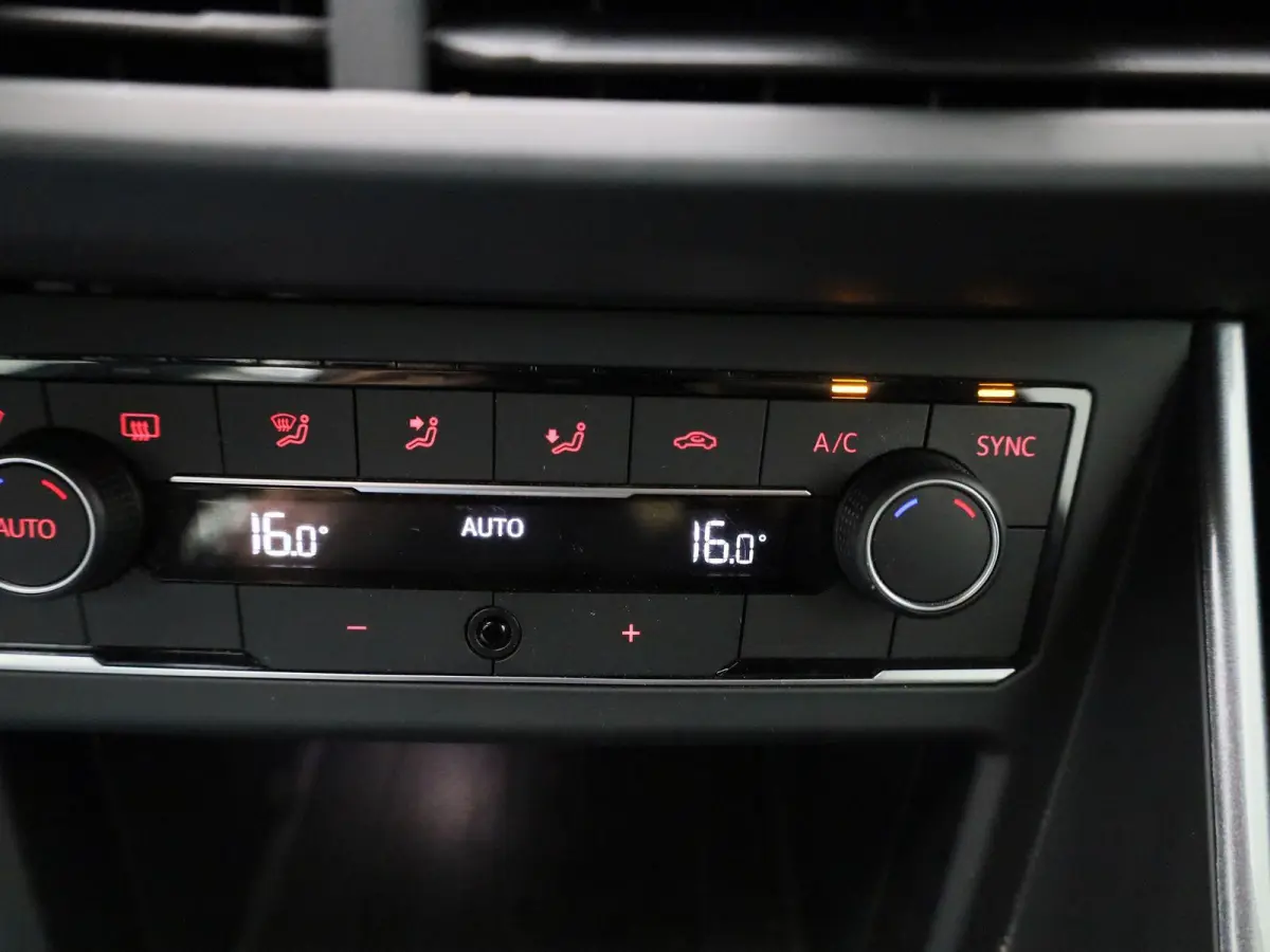 1.0 TSI Highline | WORDT VERWACHT | APPLE CARPLAY - ANDROID AUTO | CLIMATE CONTROL | NAVIGATIE | PARKEERSENSOREN | ADAPTIVE CRUISE CONTROL | LICHTMETALEN VELGEN |