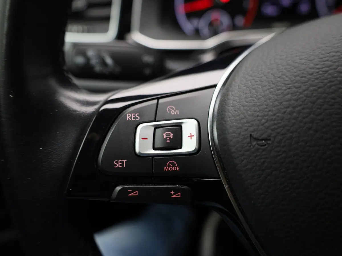 1.0 TSI Highline | WORDT VERWACHT | APPLE CARPLAY - ANDROID AUTO | CLIMATE CONTROL | NAVIGATIE | PARKEERSENSOREN | ADAPTIVE CRUISE CONTROL | LICHTMETALEN VELGEN |