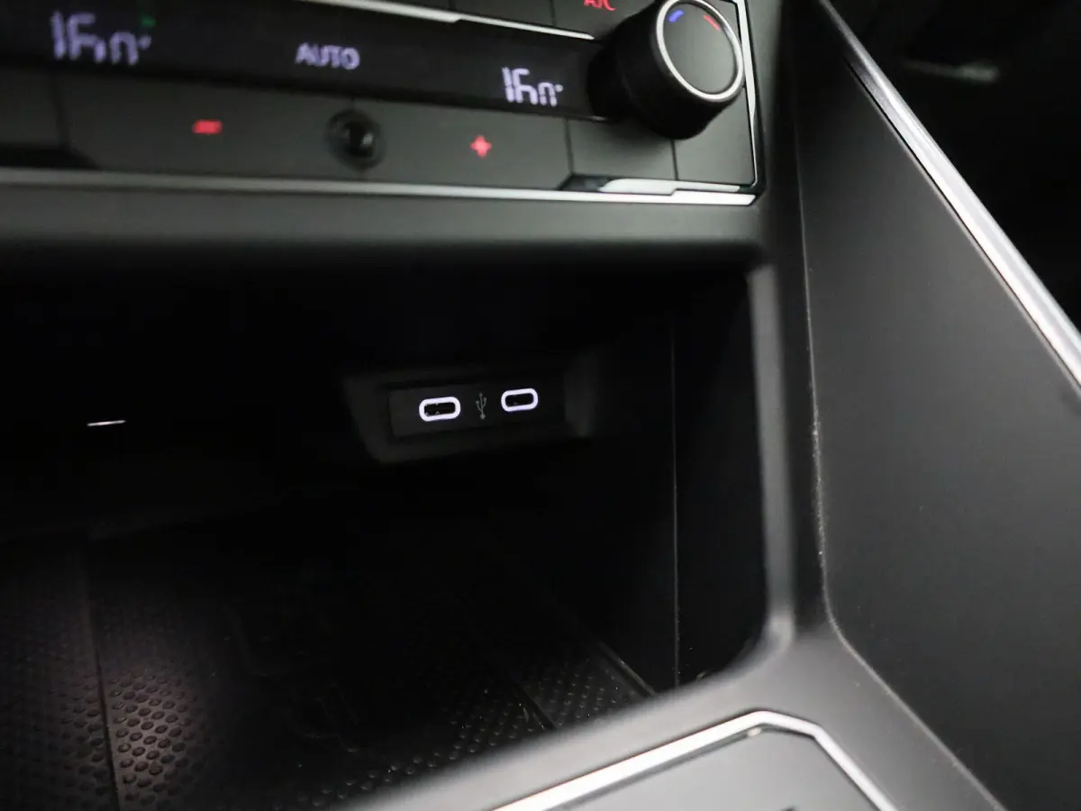 1.0 TSI Highline | WORDT VERWACHT | APPLE CARPLAY - ANDROID AUTO | CLIMATE CONTROL | NAVIGATIE | PARKEERSENSOREN | ADAPTIVE CRUISE CONTROL | LICHTMETALEN VELGEN |