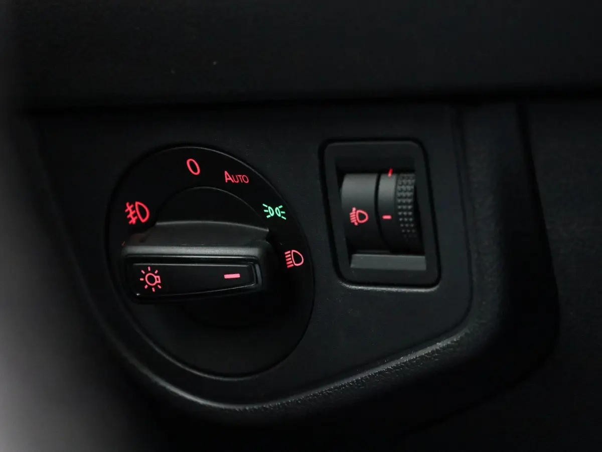 1.0 TSI Highline | WORDT VERWACHT | APPLE CARPLAY - ANDROID AUTO | CLIMATE CONTROL | NAVIGATIE | PARKEERSENSOREN | ADAPTIVE CRUISE CONTROL | LICHTMETALEN VELGEN |