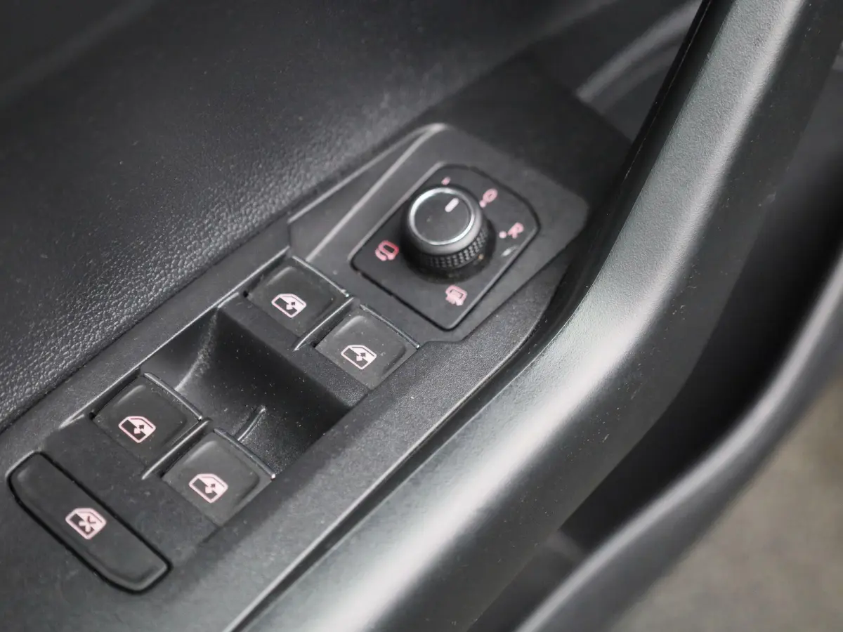 1.0 TSI Highline | WORDT VERWACHT | APPLE CARPLAY - ANDROID AUTO | CLIMATE CONTROL | NAVIGATIE | PARKEERSENSOREN | ADAPTIVE CRUISE CONTROL | LICHTMETALEN VELGEN |