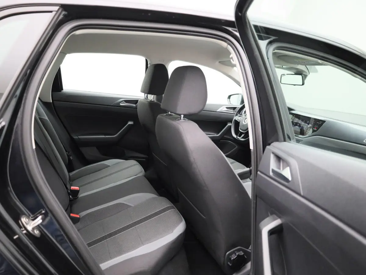 1.0 TSI Highline | WORDT VERWACHT | APPLE CARPLAY - ANDROID AUTO | CLIMATE CONTROL | NAVIGATIE | PARKEERSENSOREN | ADAPTIVE CRUISE CONTROL | LICHTMETALEN VELGEN |