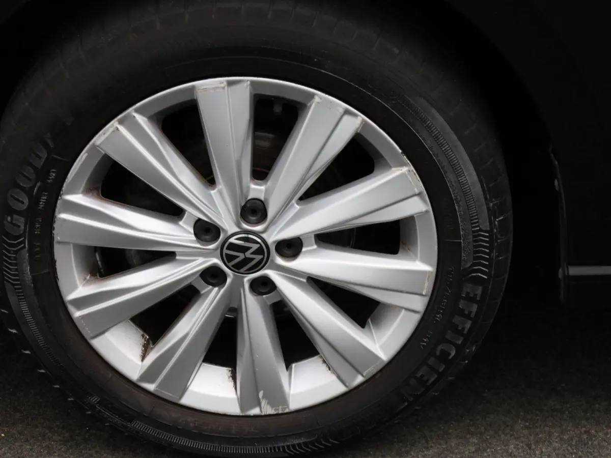 1.0 TSI Highline | WORDT VERWACHT | APPLE CARPLAY - ANDROID AUTO | CLIMATE CONTROL | NAVIGATIE | PARKEERSENSOREN | ADAPTIVE CRUISE CONTROL | LICHTMETALEN VELGEN |