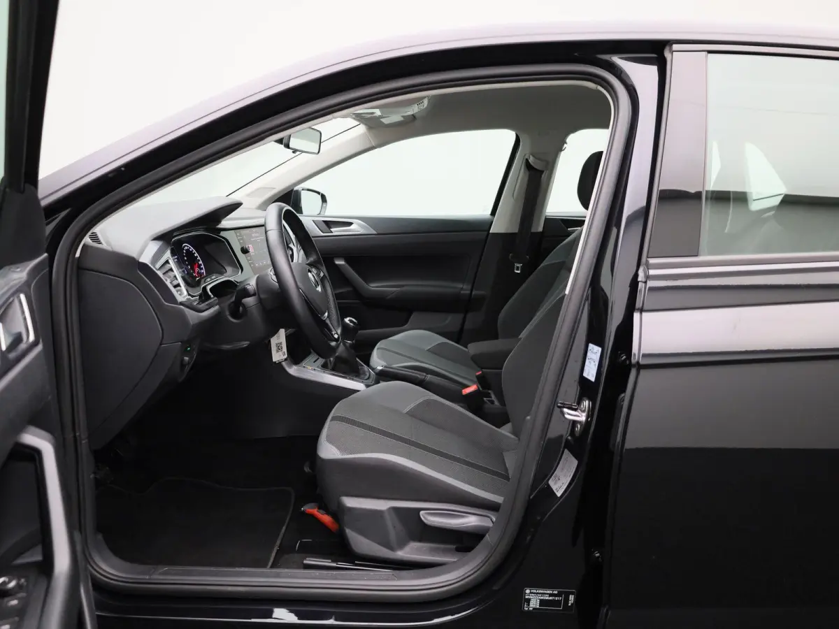 1.0 TSI Highline | WORDT VERWACHT | APPLE CARPLAY - ANDROID AUTO | CLIMATE CONTROL | NAVIGATIE | PARKEERSENSOREN | ADAPTIVE CRUISE CONTROL | LICHTMETALEN VELGEN |