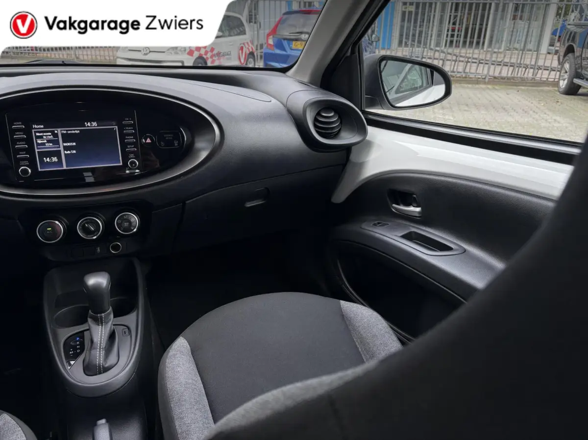 1.0 VVT-i S-CVT Play |Camera|Cruise|Automaat|Carplay.