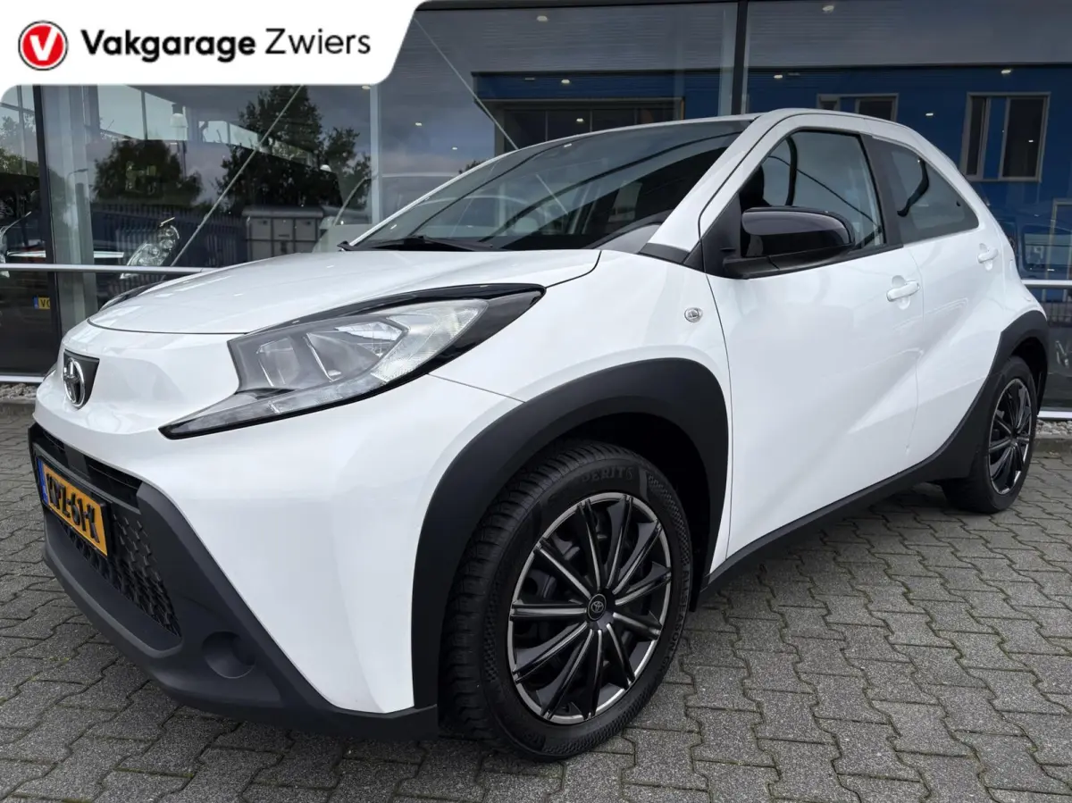 1.0 VVT-i S-CVT Play |Camera|Cruise|Automaat|Carplay.
