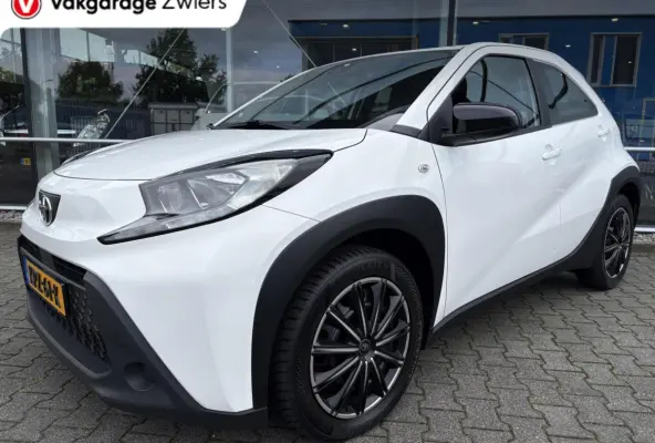 1.0 VVT-i S-CVT Play |Camera|Cruise|Automaat|Carplay.