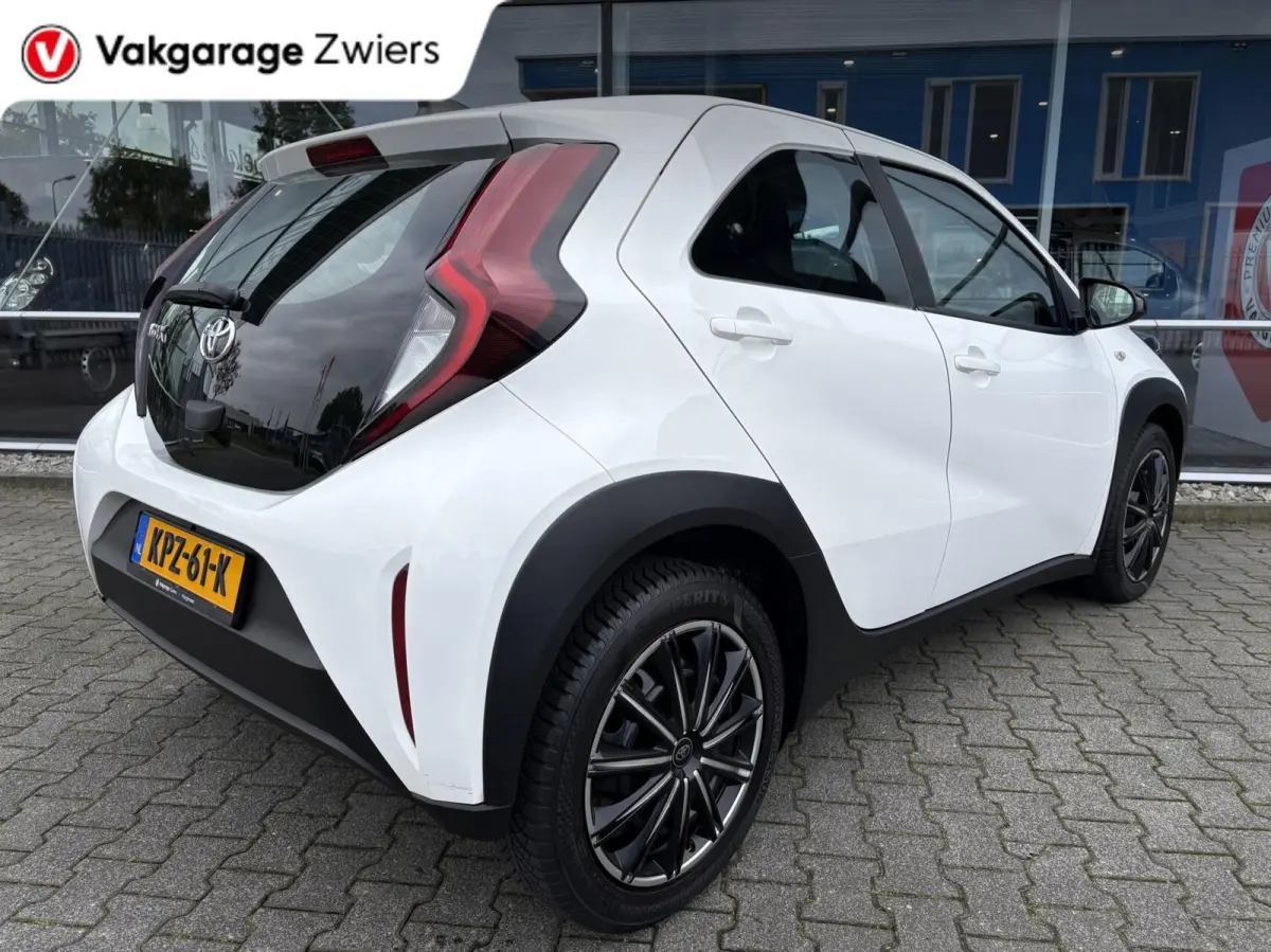 1.0 VVT-i S-CVT Play |Camera|Cruise|Automaat|Carplay.