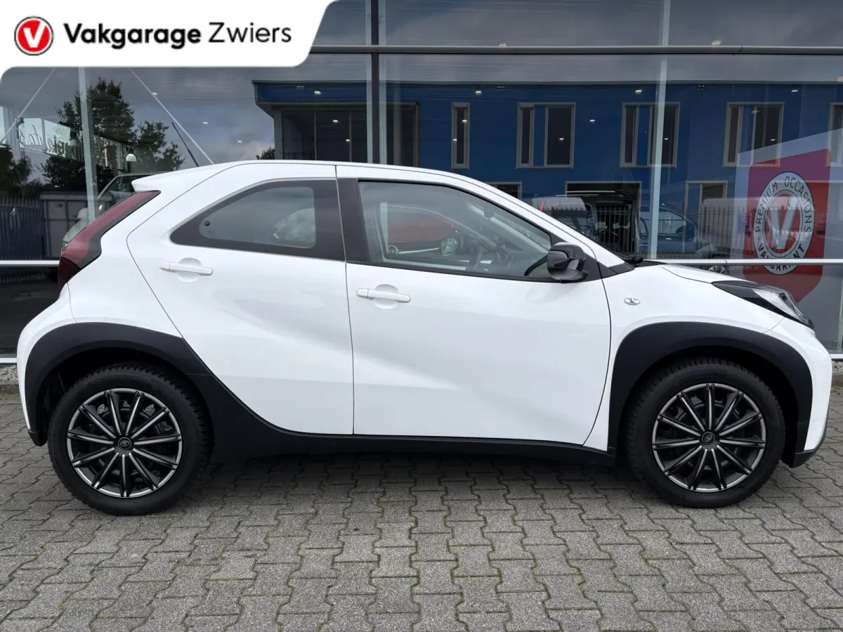 1.0 VVT-i S-CVT Play |Camera|Cruise|Automaat|Carplay.