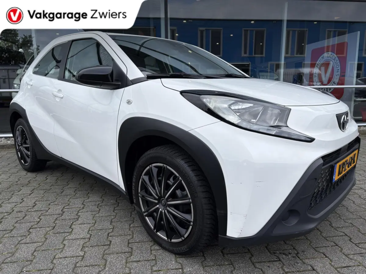 1.0 VVT-i S-CVT Play |Camera|Cruise|Automaat|Carplay.
